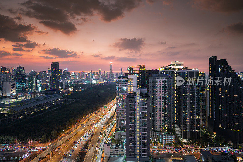 黄昏鸟瞰市区ratchada huay-kwang泰国曼谷